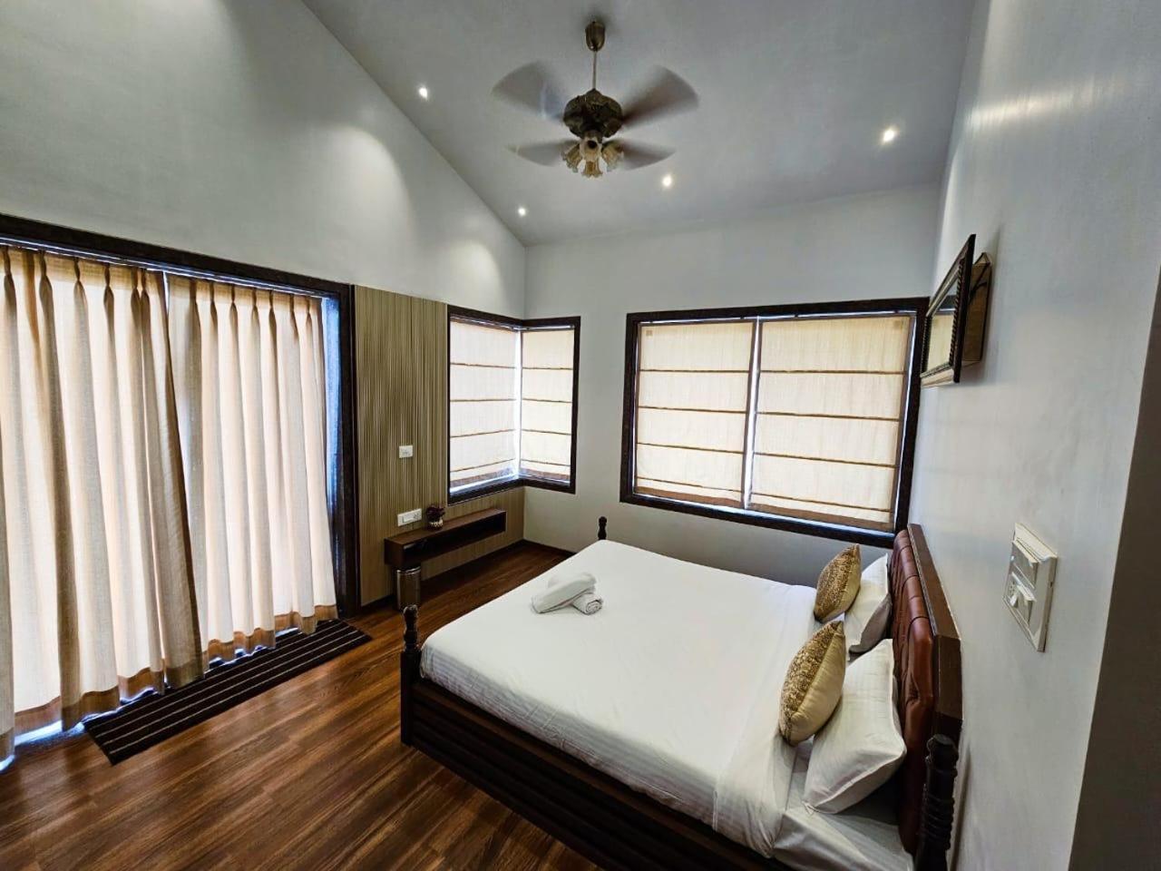 Premium Chalet لونافالا المظهر الخارجي الصورة